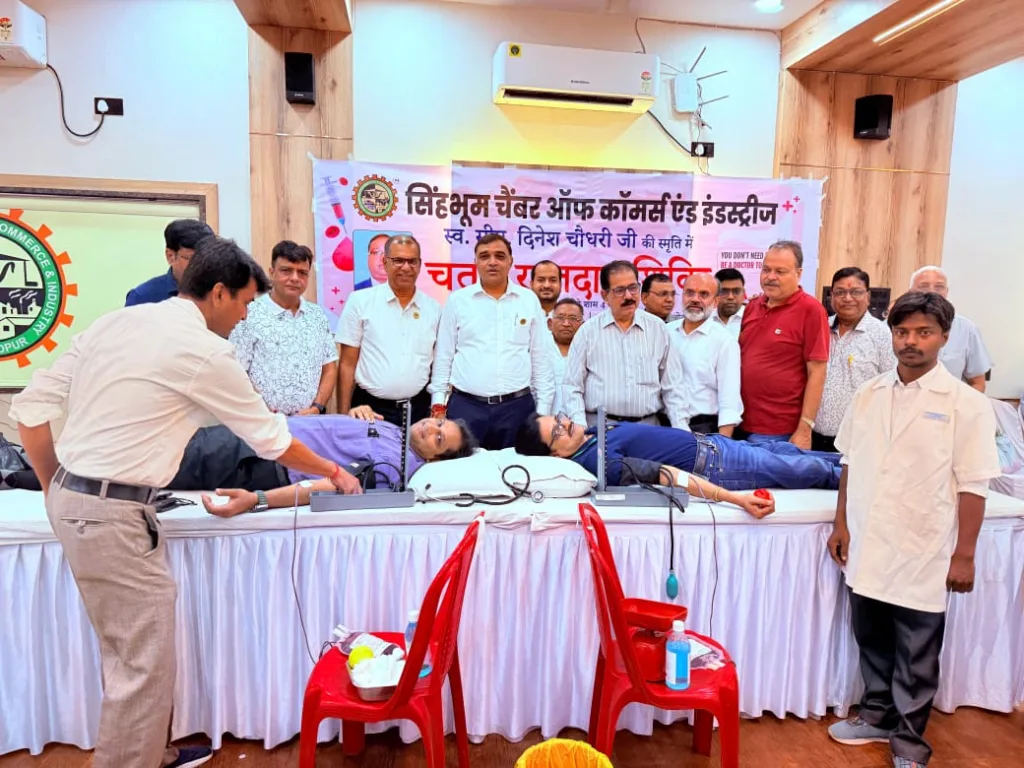 चैम्बर के पूर्व उपाध्यक्ष स्व. दिनेश चौधरी की स्मृति में बुधवार 13 अगस्त को आयोजित रक्तदान शिविर में 105 यूनिट रक्त संग्रह