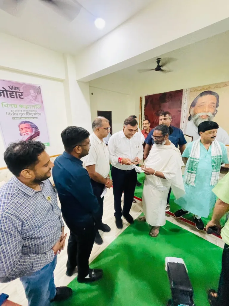 सिंहभूम चैम्बर पहुंचा नेमरा , दिशोम गुरू को दी श्रद्धांजलि,मुख्यमंत्री हेमन्त सोरेन से मिलकर शोक संवेदना पत्र सौंपा एवं दिशोम गुरू के निधन पर जताया शोक